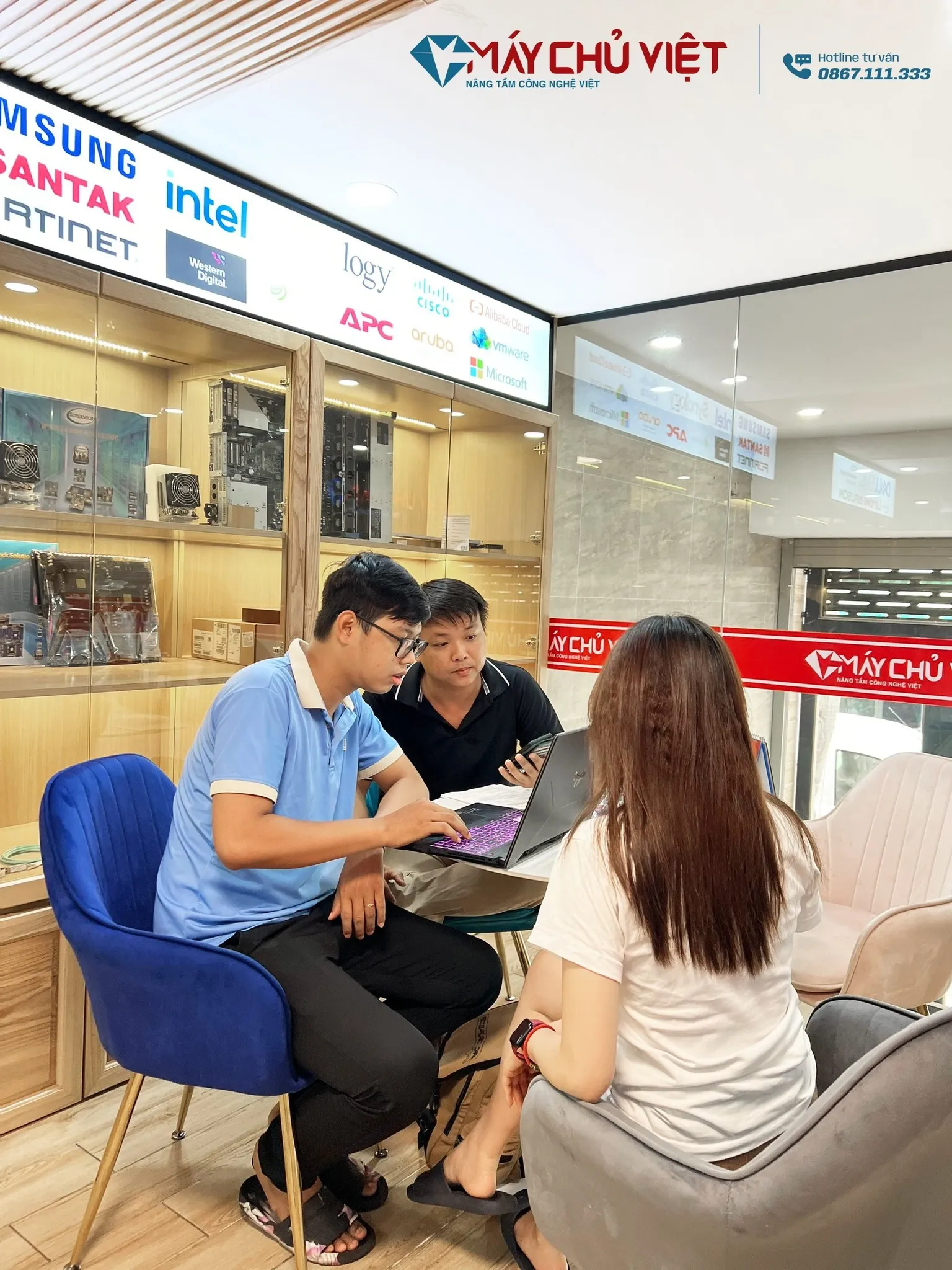 build may chu theo yeu cau may chu viet co gi dac biet 2