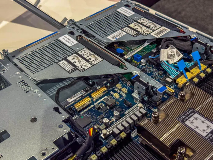 hpe cong bo dl325 gen12 va dl345 gen12 tai hpe discover 3