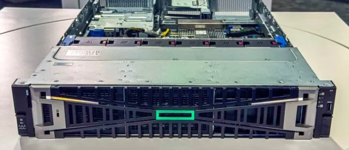 HPE công bố DL325 Gen12 và DL345 Gen12 tại HPE Discover 1 HPE công bố DL325 Gen12 và DL345 Gen12 tại HPE Discover