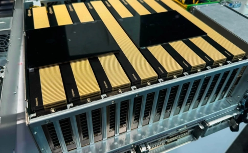 Trend máy chủ AI sử dụng GPU, NVLink trong 2025