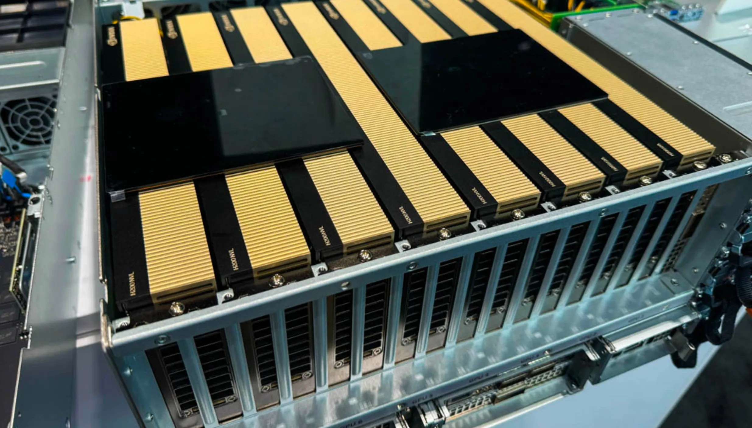 trend may chu ai su dung gpu nvlink trong 2025 2