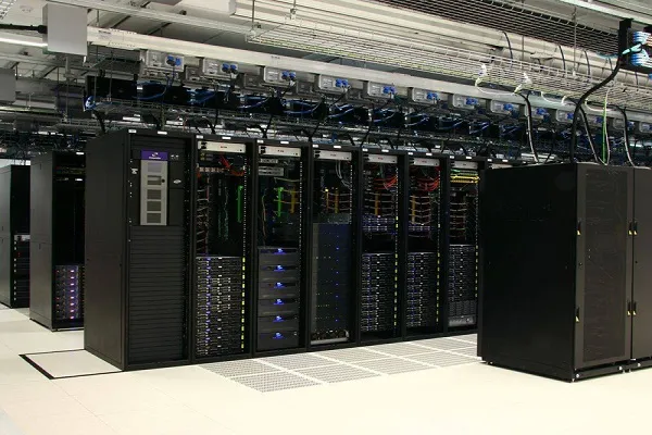 bai toan chi phi thue hay so huu server se loi hon 3